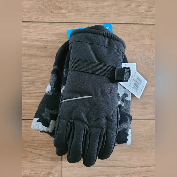 NWT! Zero Xposur hat & winter gloves set - Picture 2 of 8
